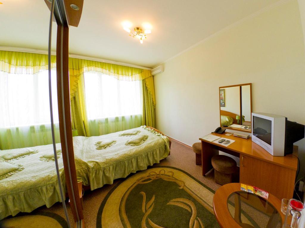 Kristina Hotel Zaporizhia Room photo