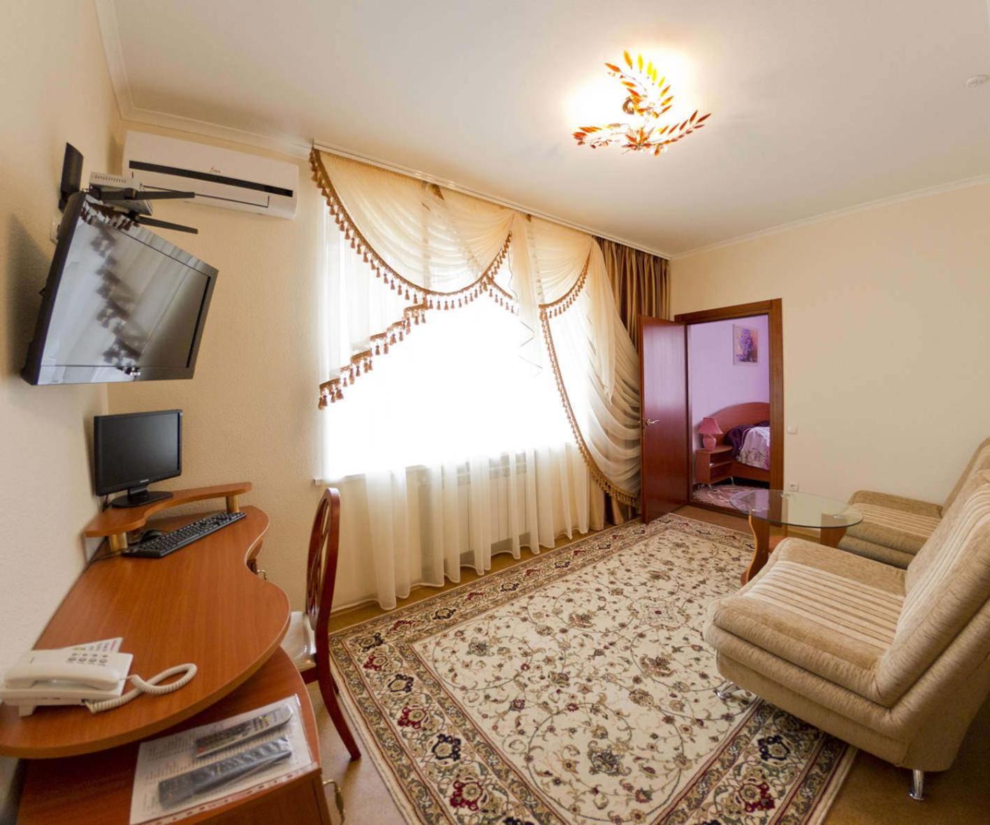Kristina Hotel Zaporizhia Exterior photo